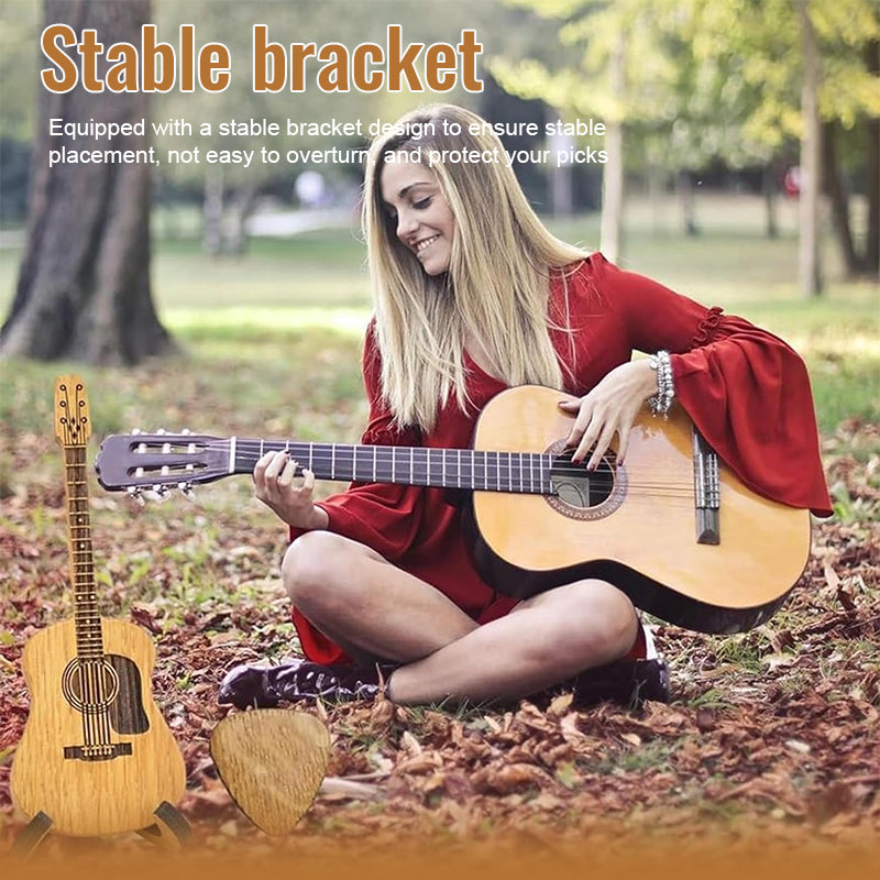 Gitarformet plekterholder i tre