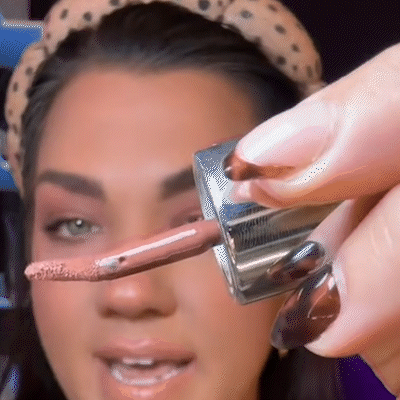 Langvarig, ikke-falmende og antirynkebeskyttende flytende øyenskygge